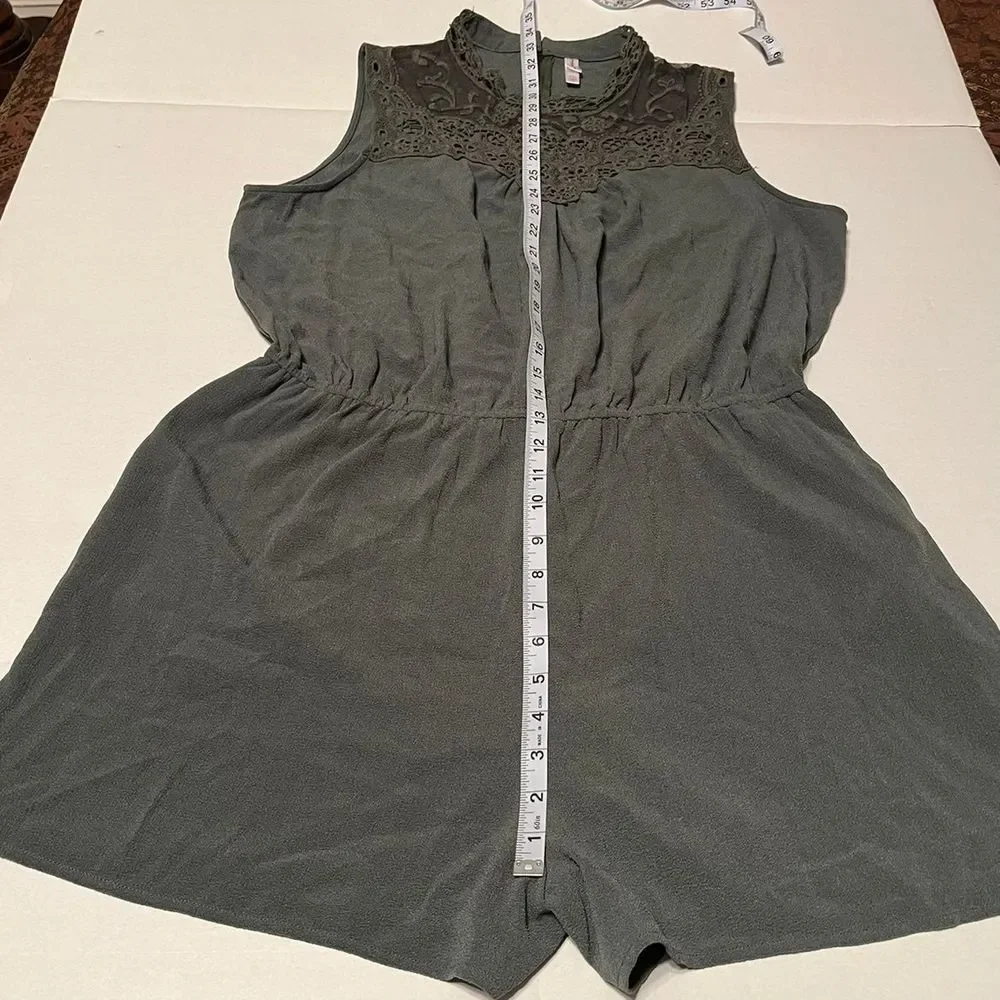 Xhilaration green size XXL sleeveless lace back zippered‎ boho romper FLAW